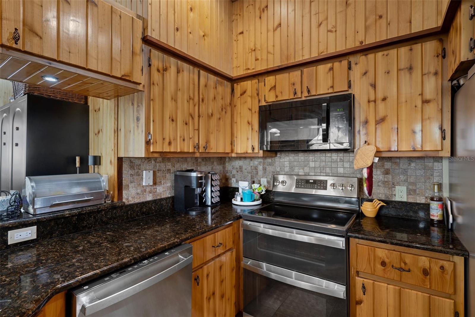 Image 18 of 56 For 10990 Seminole Place