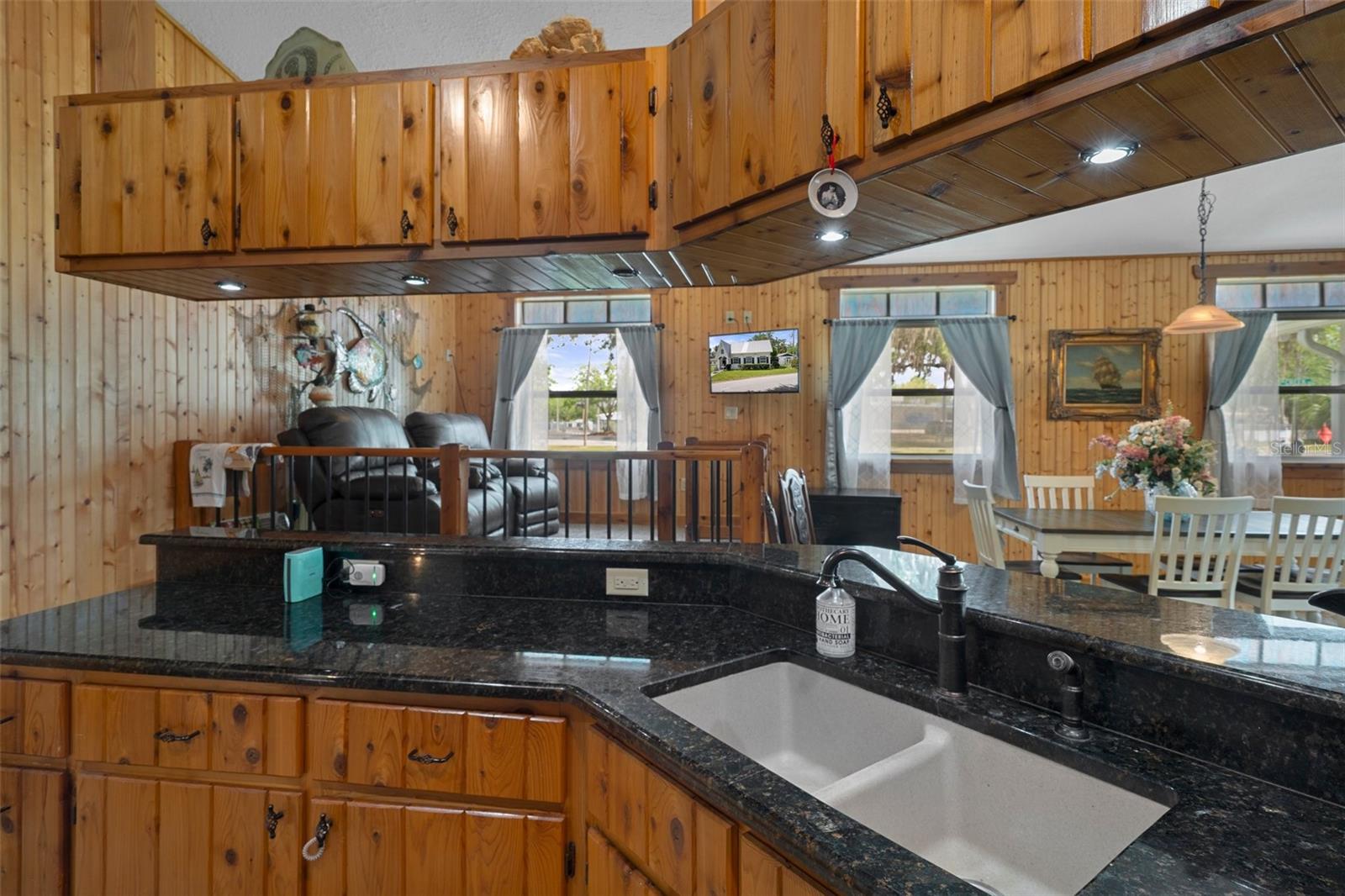 Image 19 of 56 For 10990 Seminole Place