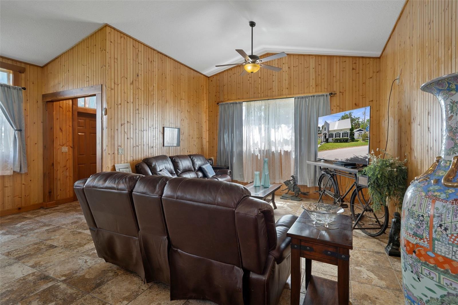 Image 9 of 56 For 10990 Seminole Place