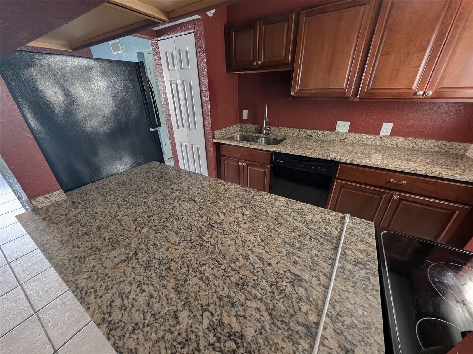 Image 10 of 25 For 2564 15th Avenue E