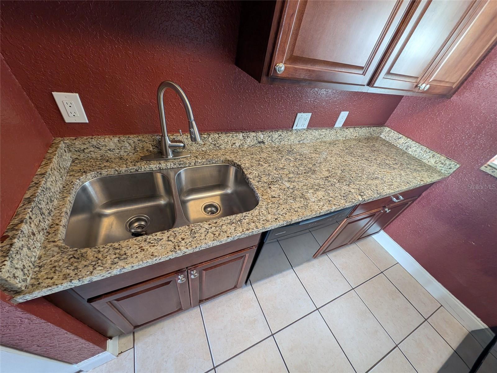 Image 12 of 25 For 2564 15th Avenue E