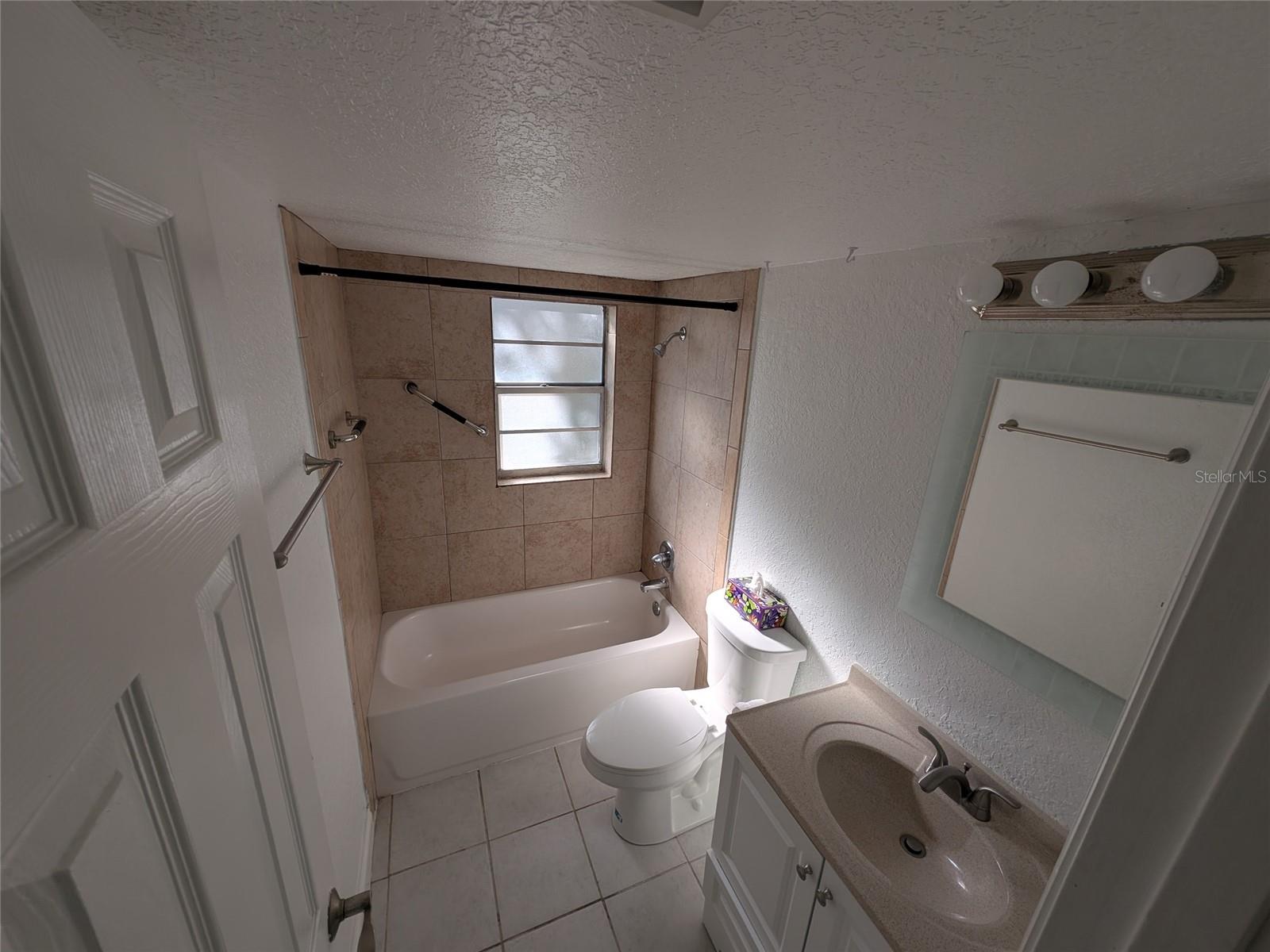 Image 21 of 25 For 2564 15th Avenue E