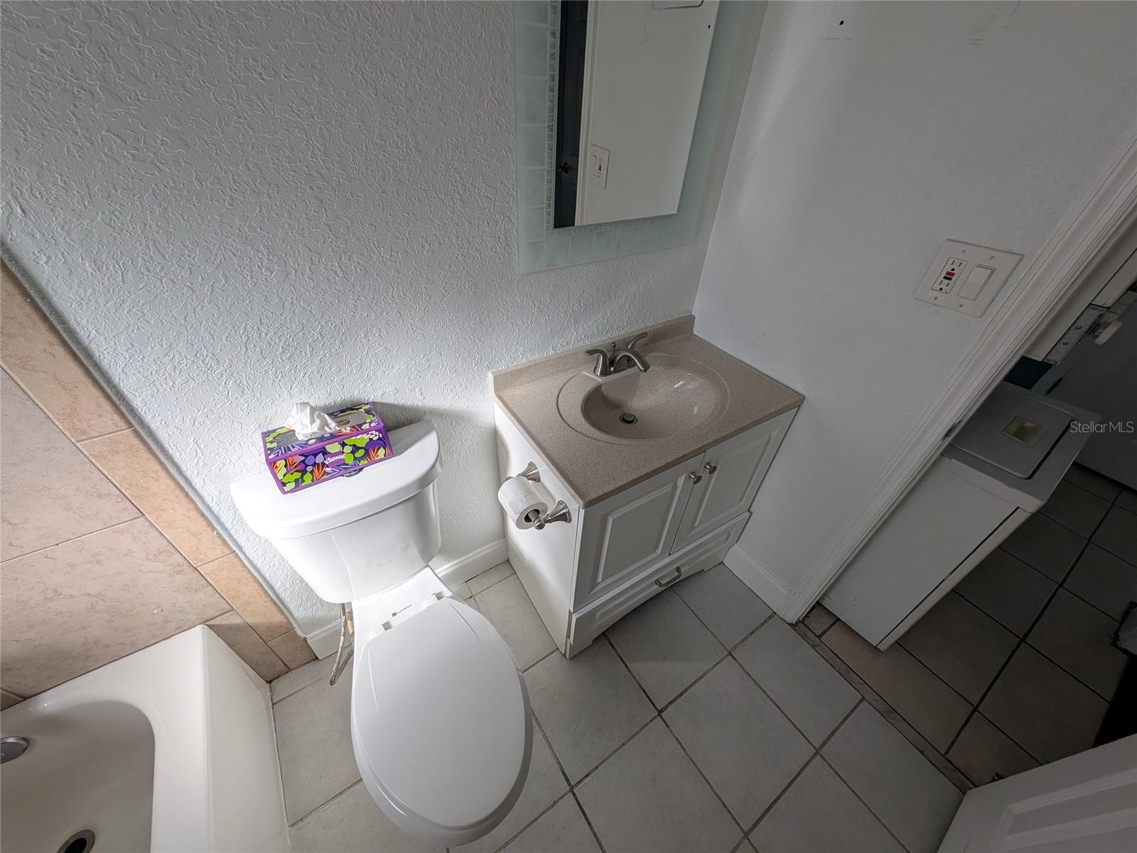 Image 23 of 25 For 2564 15th Avenue E