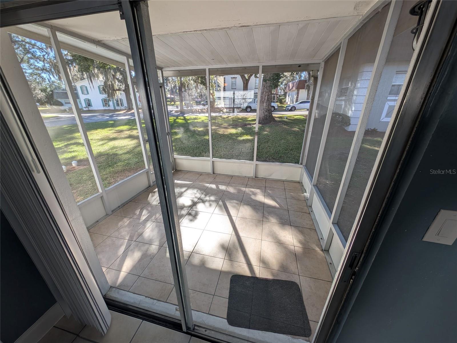 Image 8 of 25 For 2564 15th Avenue E