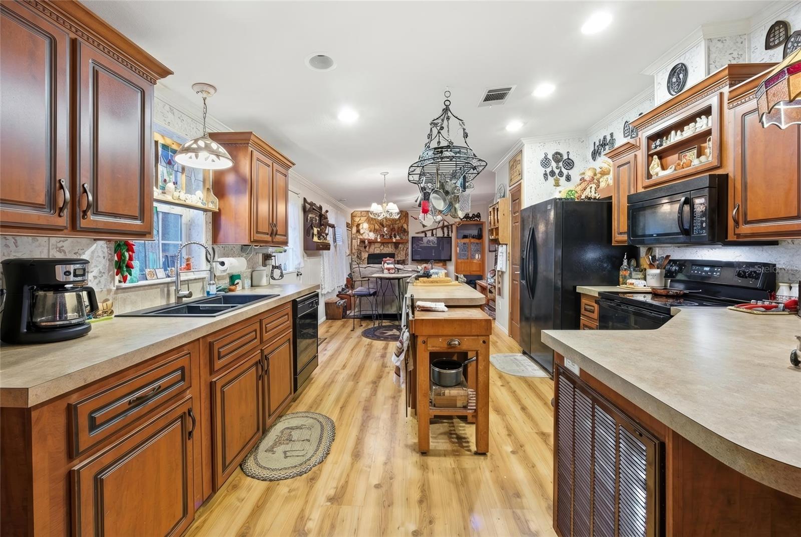 Image 15 of 34 For 975 107th Court