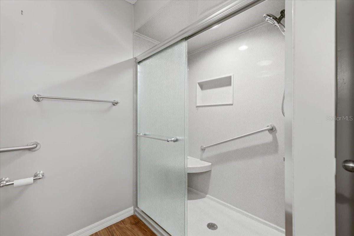 Image 15 of 39 For 11500 84th Avenue Road