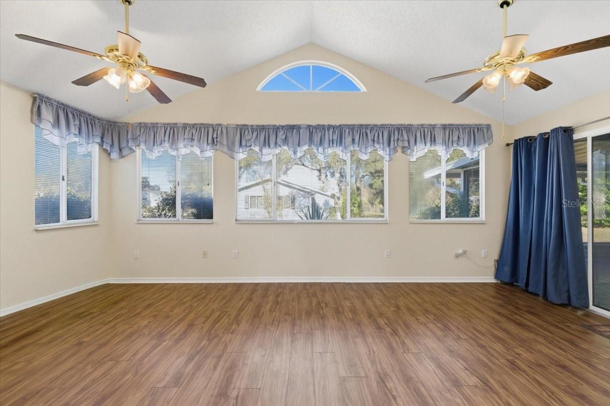 Image 16 of 39 For 11500 84th Avenue Road