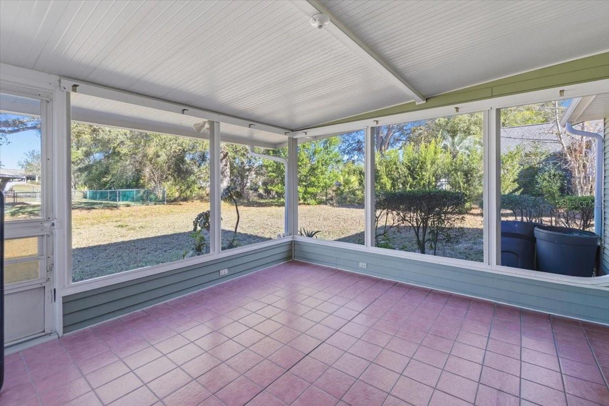 Image 18 of 39 For 11500 84th Avenue Road