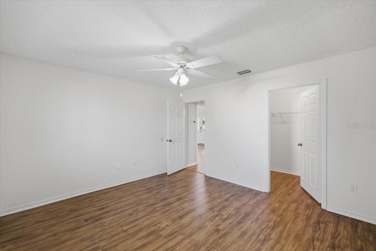 Image 21 of 39 For 11500 84th Avenue Road