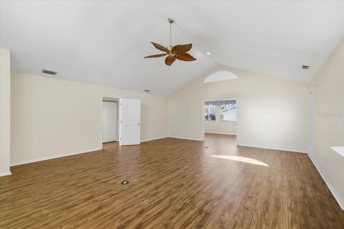 Image 3 of 39 For 11500 84th Avenue Road