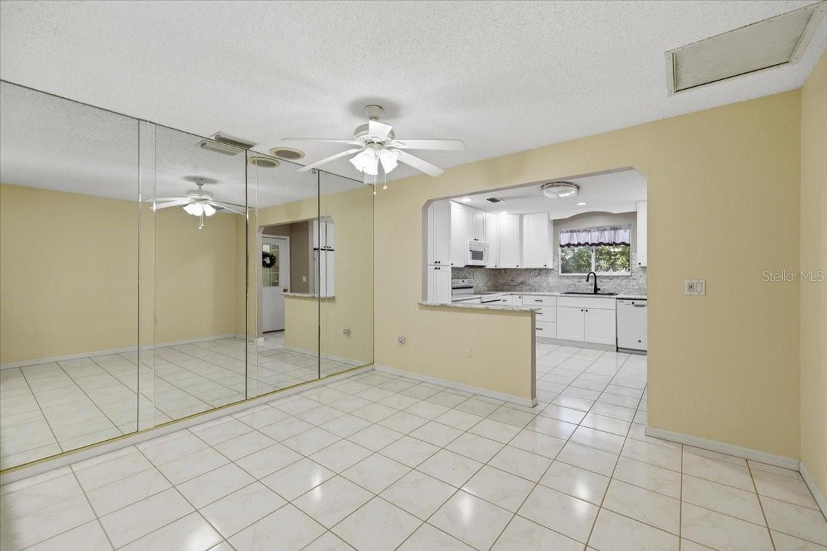 Image 7 of 39 For 11500 84th Avenue Road