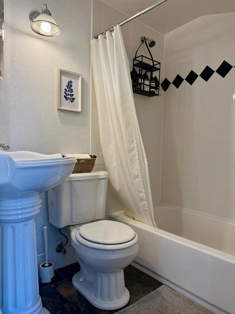 Image 10 of 15 For 910 2nd Street