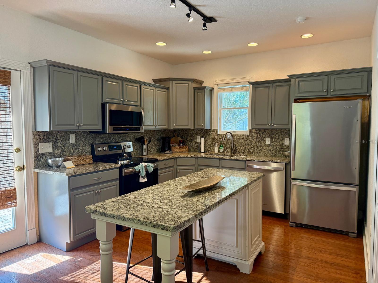 Image 2 of 15 For 910 2nd Street