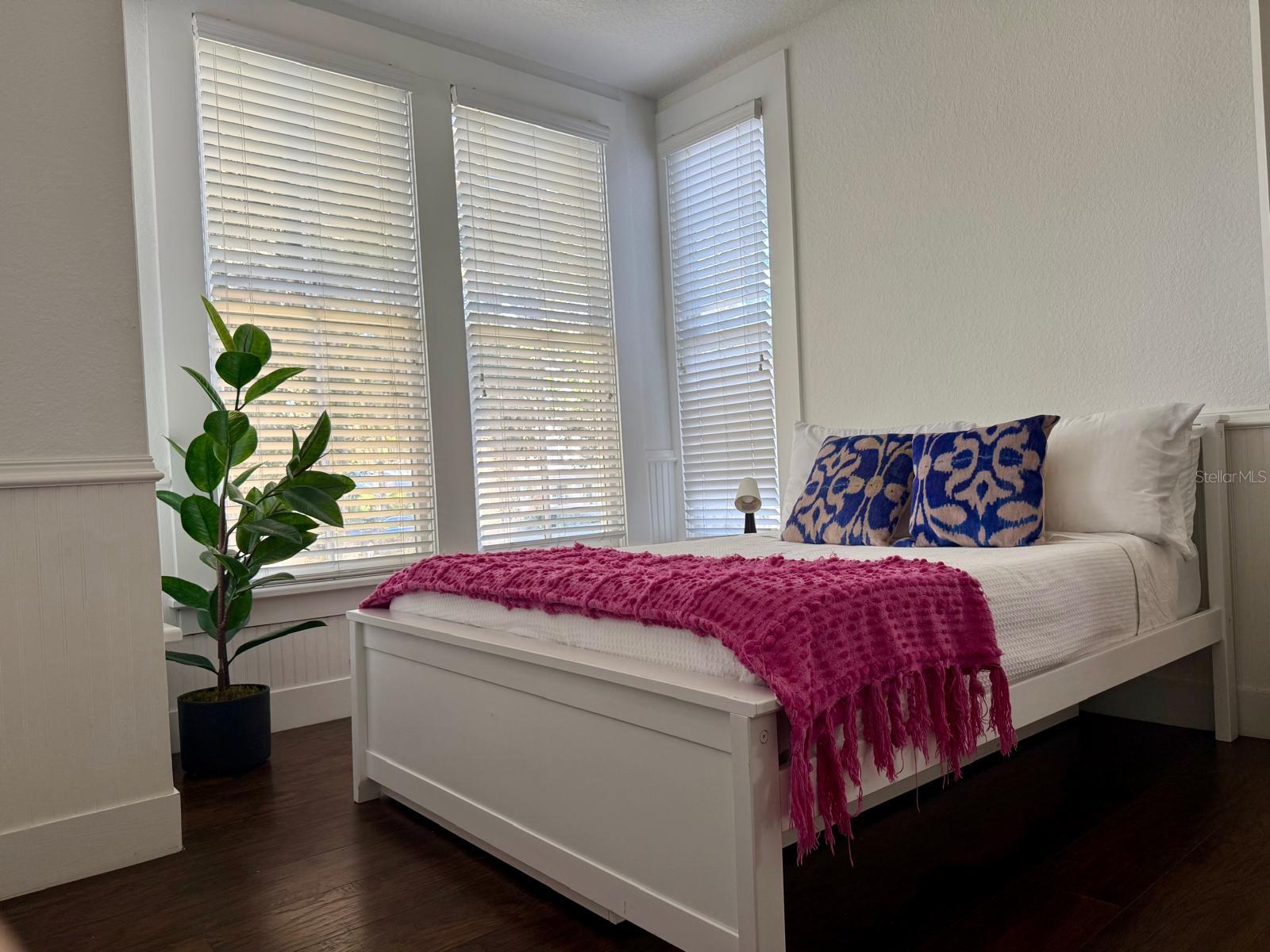 Image 3 of 15 For 910 2nd Street