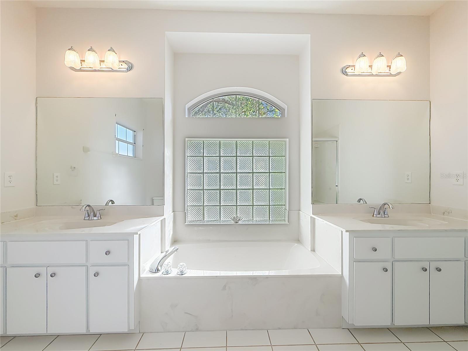 Image 17 of 66 For 11456 67th Court