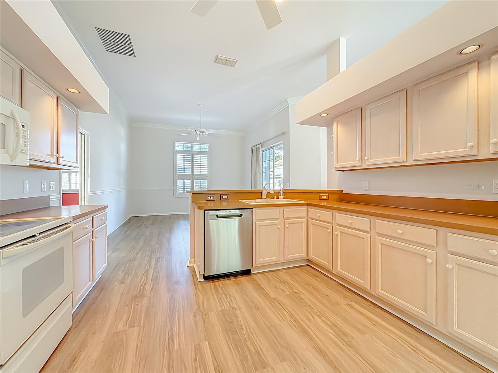 Image 26 of 66 For 11456 67th Court