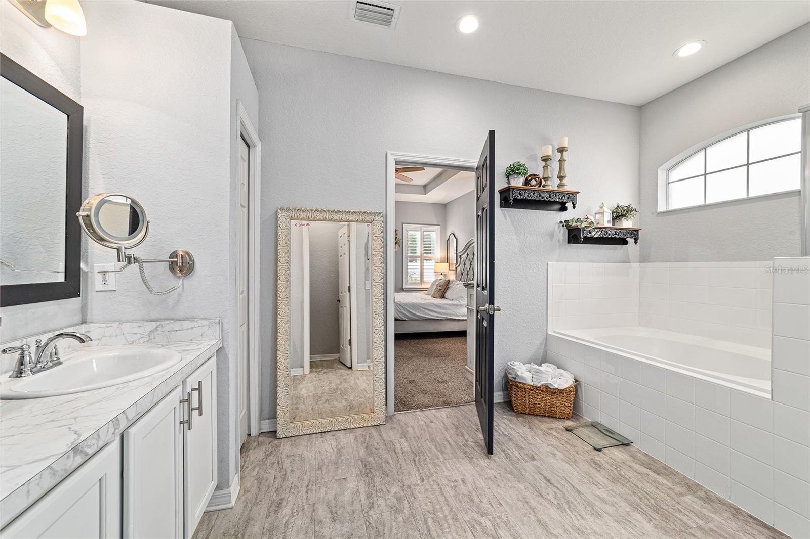 Image 43 of 84 For 11769 60th Court