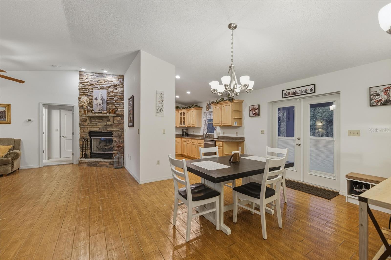 Image 17 of 44 For 12028 Pine Oak Terrace