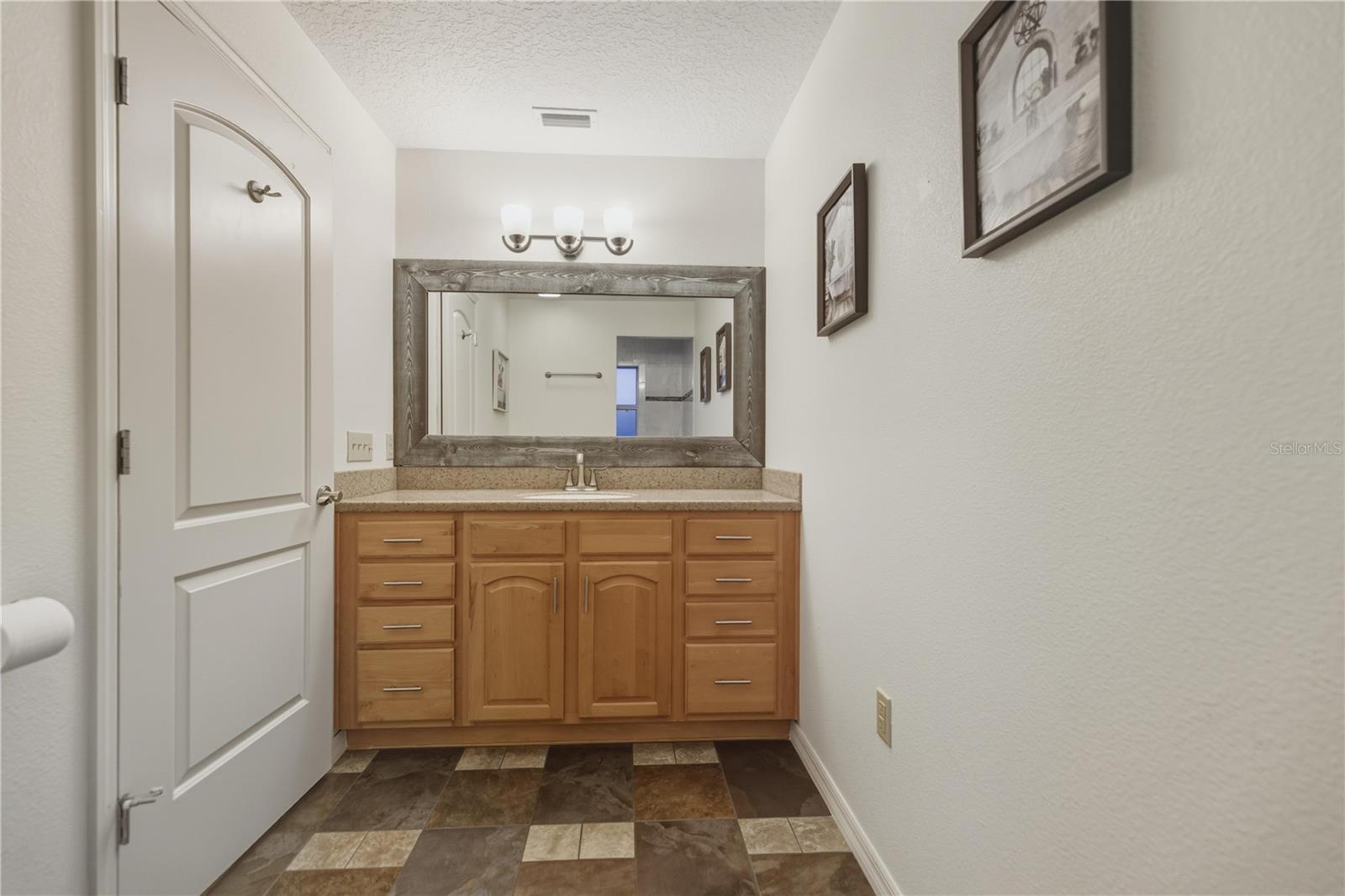 Image 23 of 44 For 12028 Pine Oak Terrace