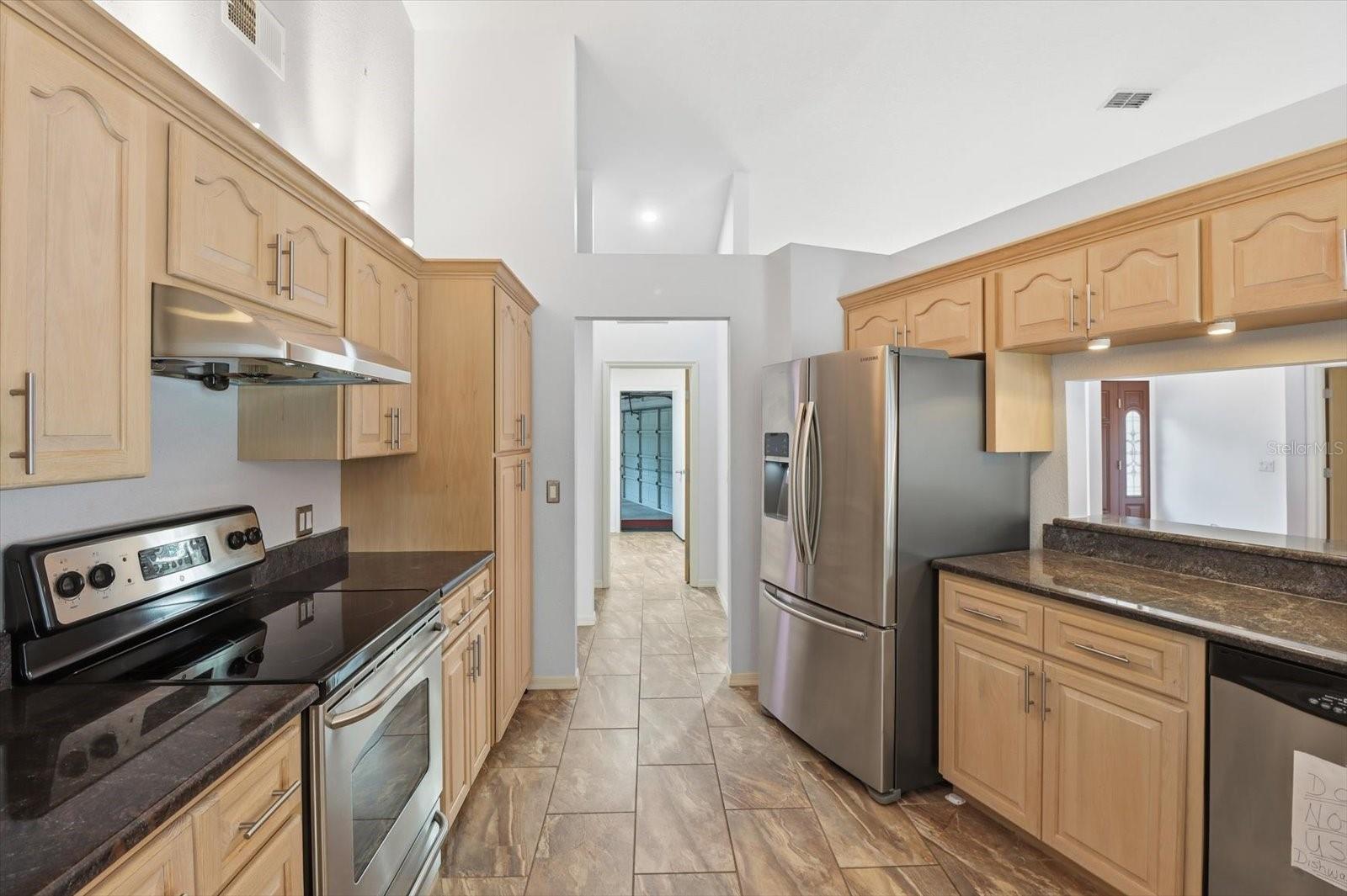 Image 14 of 46 For 22 Mastic Court W