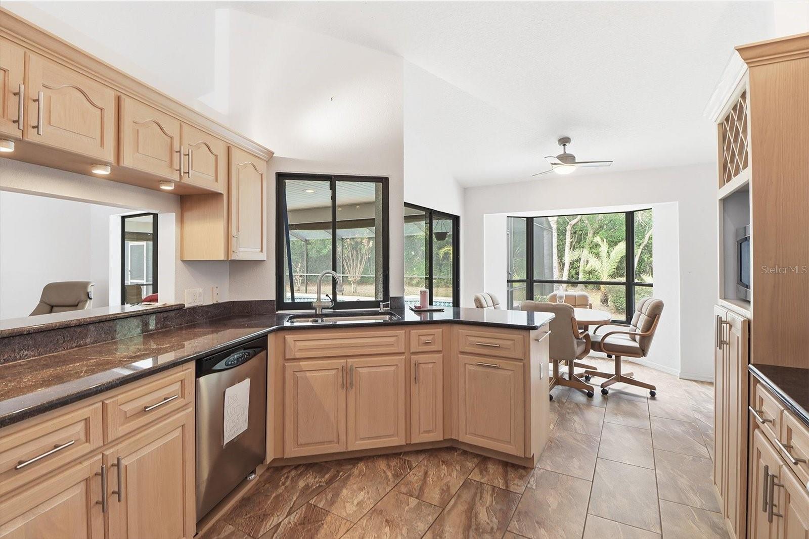 Image 17 of 46 For 22 Mastic Court W