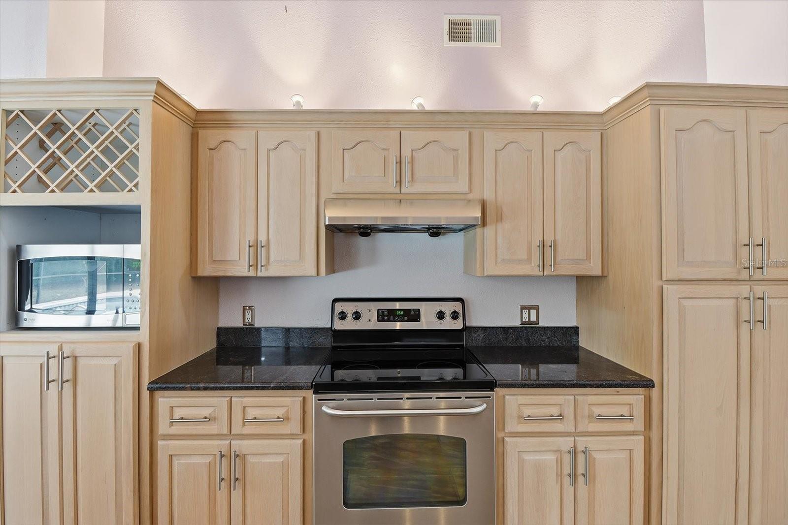 Image 18 of 46 For 22 Mastic Court W