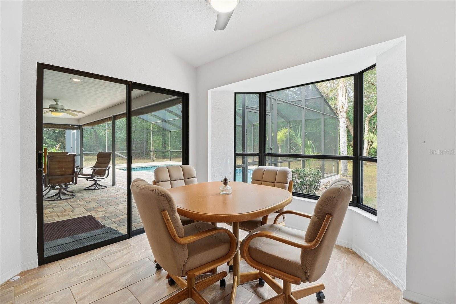 Image 19 of 46 For 22 Mastic Court W