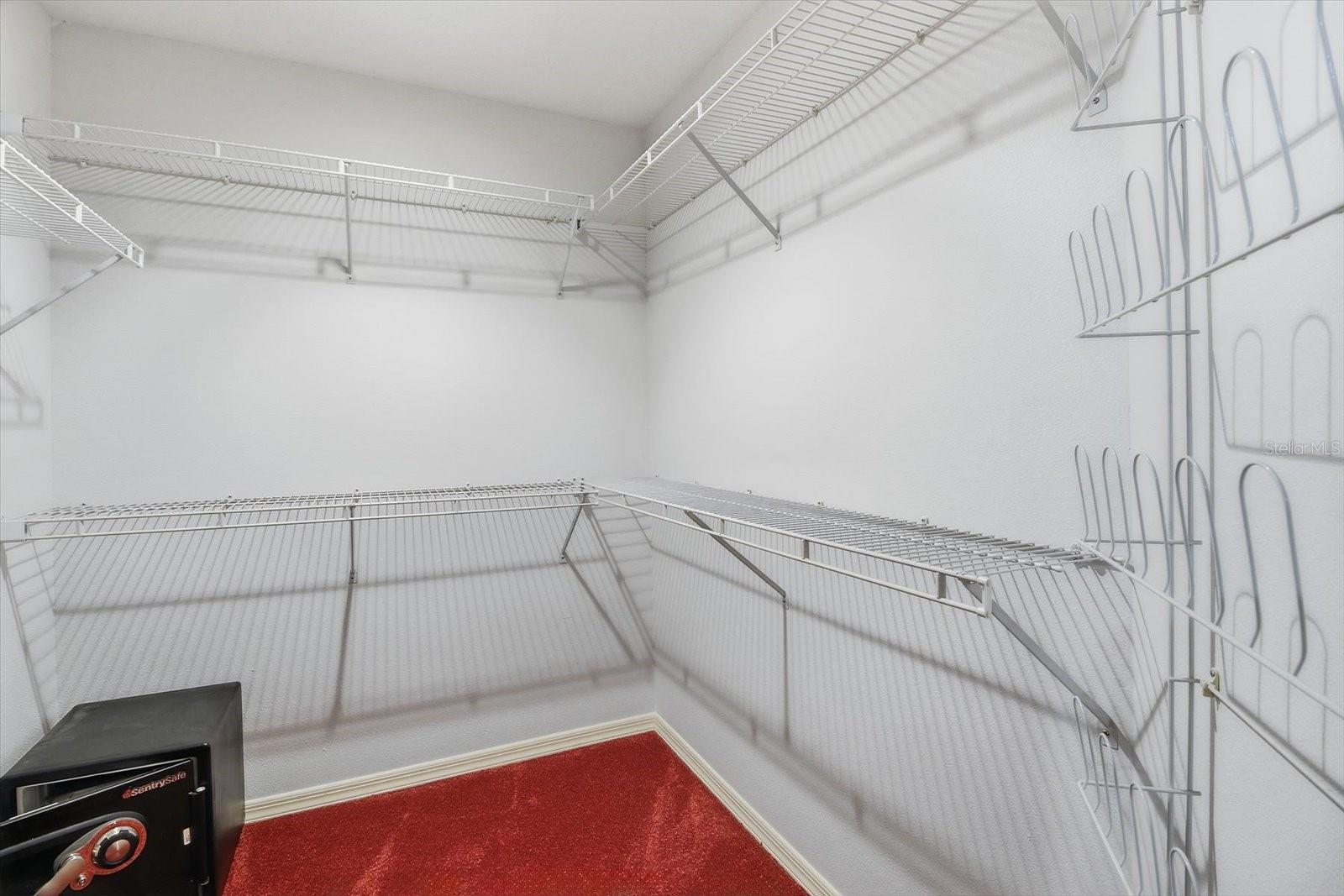 Image 23 of 46 For 22 Mastic Court W