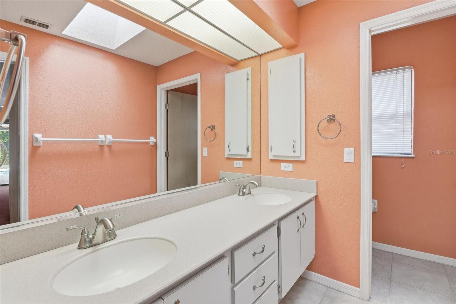 Image 24 of 46 For 22 Mastic Court W