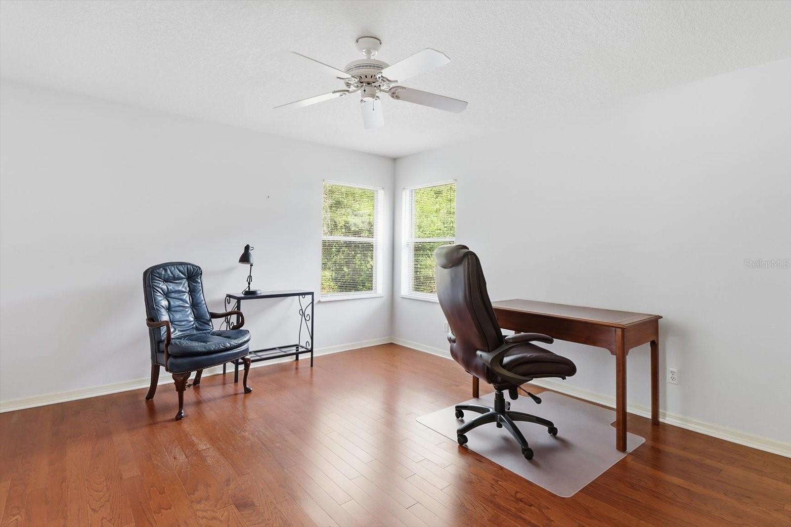 Image 30 of 46 For 22 Mastic Court W