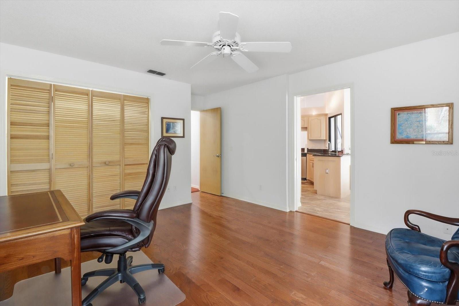 Image 31 of 46 For 22 Mastic Court W