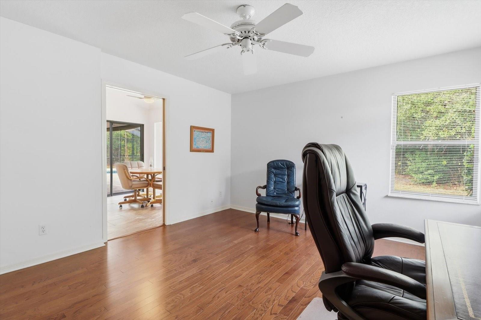 Image 32 of 46 For 22 Mastic Court W