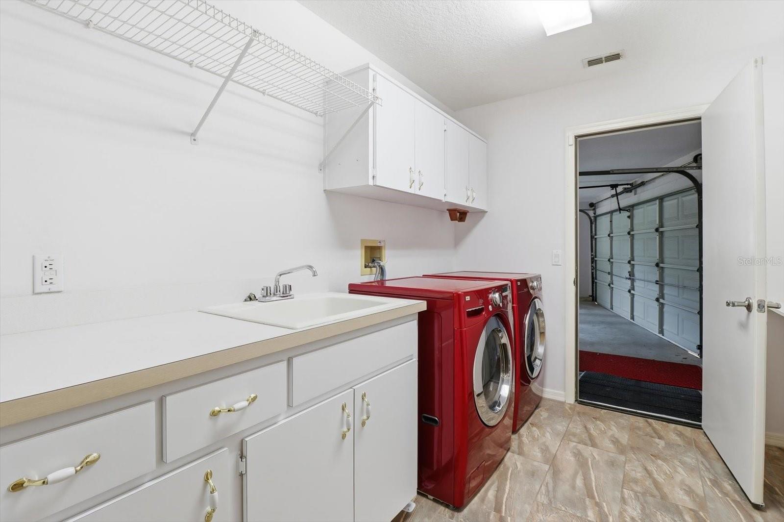 Image 33 of 46 For 22 Mastic Court W