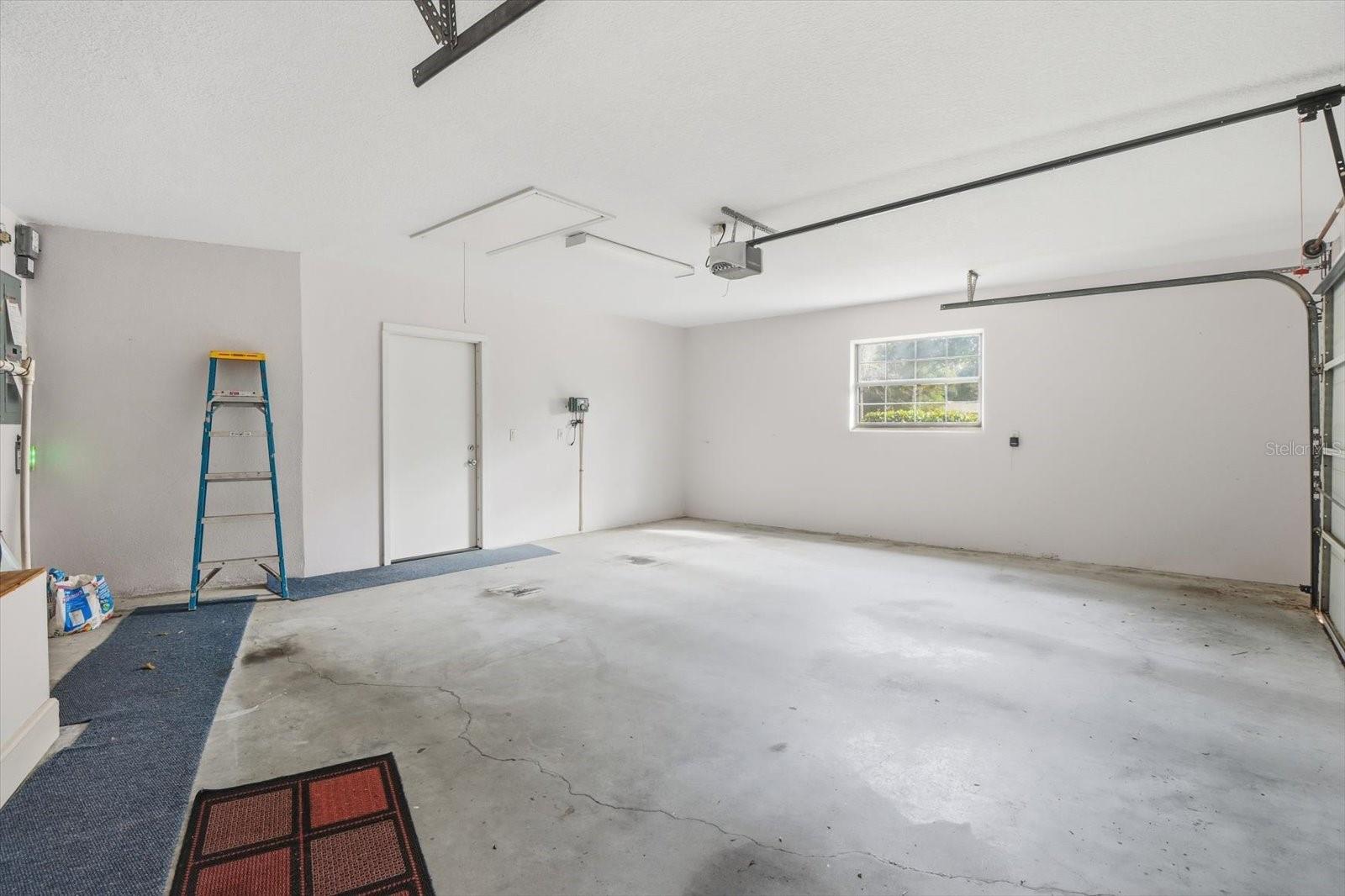 Image 35 of 46 For 22 Mastic Court W