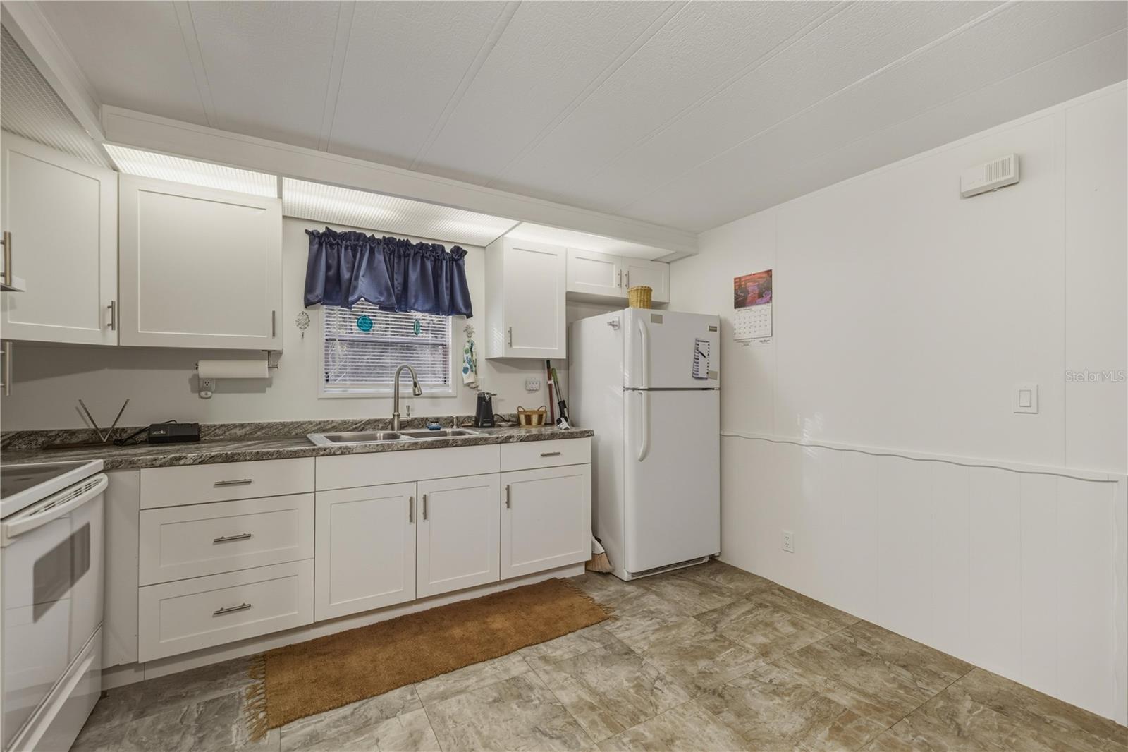 Image 8 of 27 For 11421 Red Pine Court