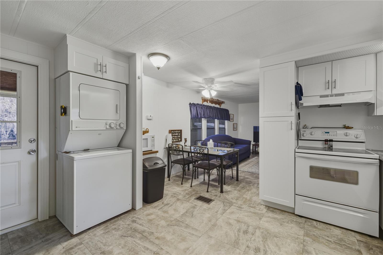 Image 9 of 27 For 11421 Red Pine Court