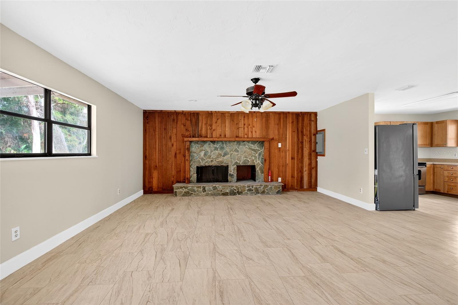 Listing photo id 8 for 4400 139th Lane