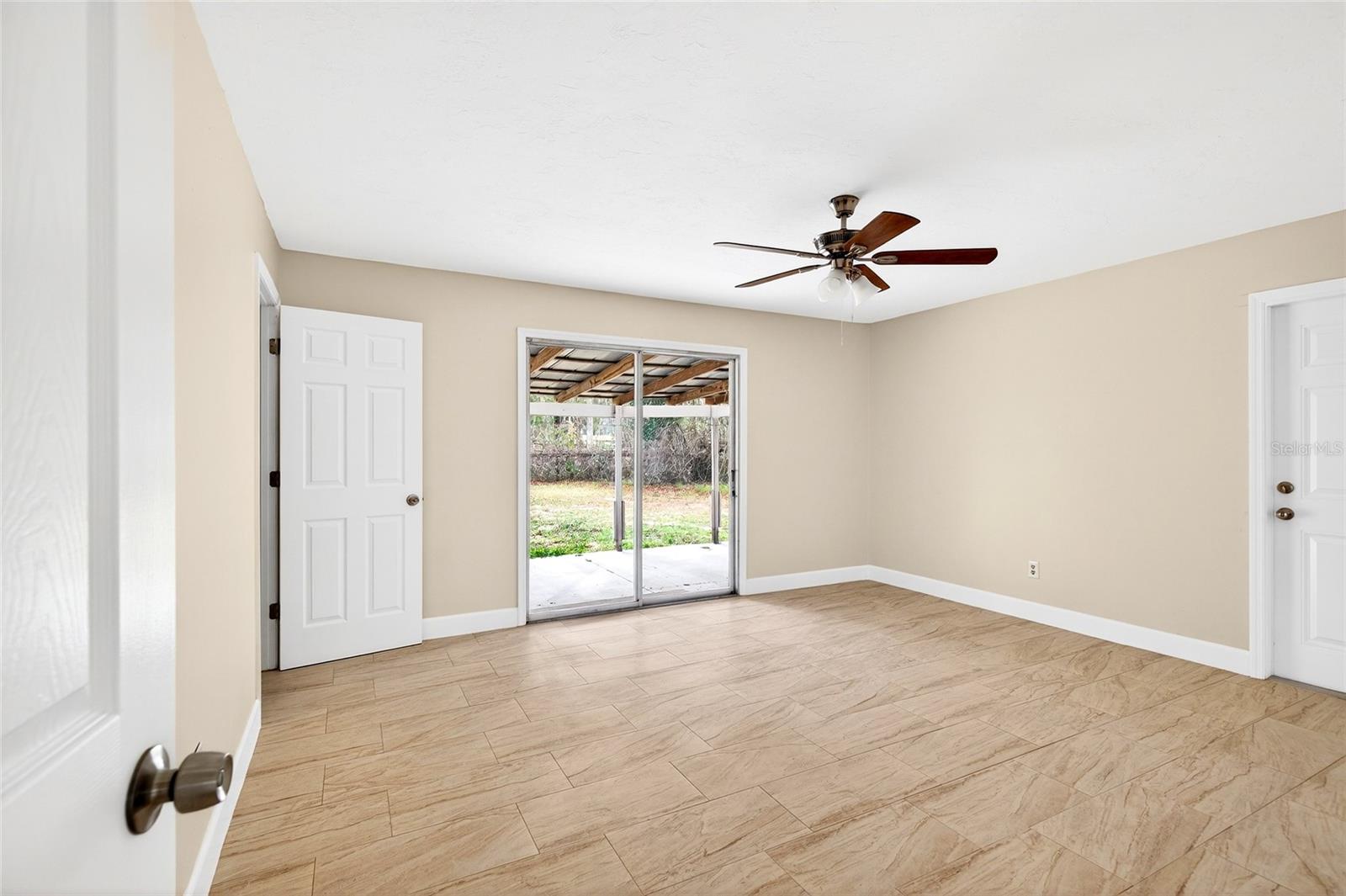 Listing photo id 9 for 4400 139th Lane