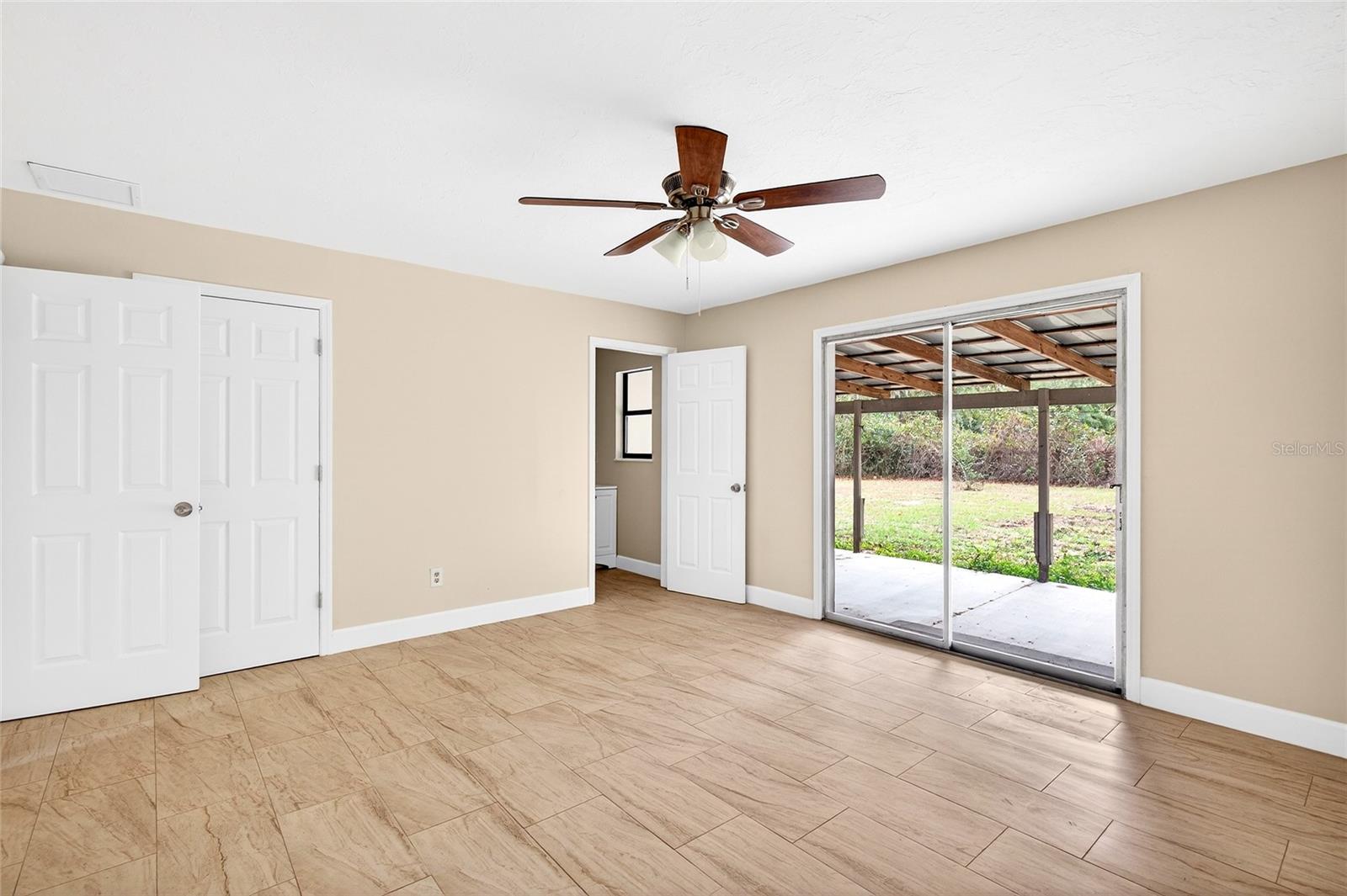 Listing photo id 10 for 4400 139th Lane