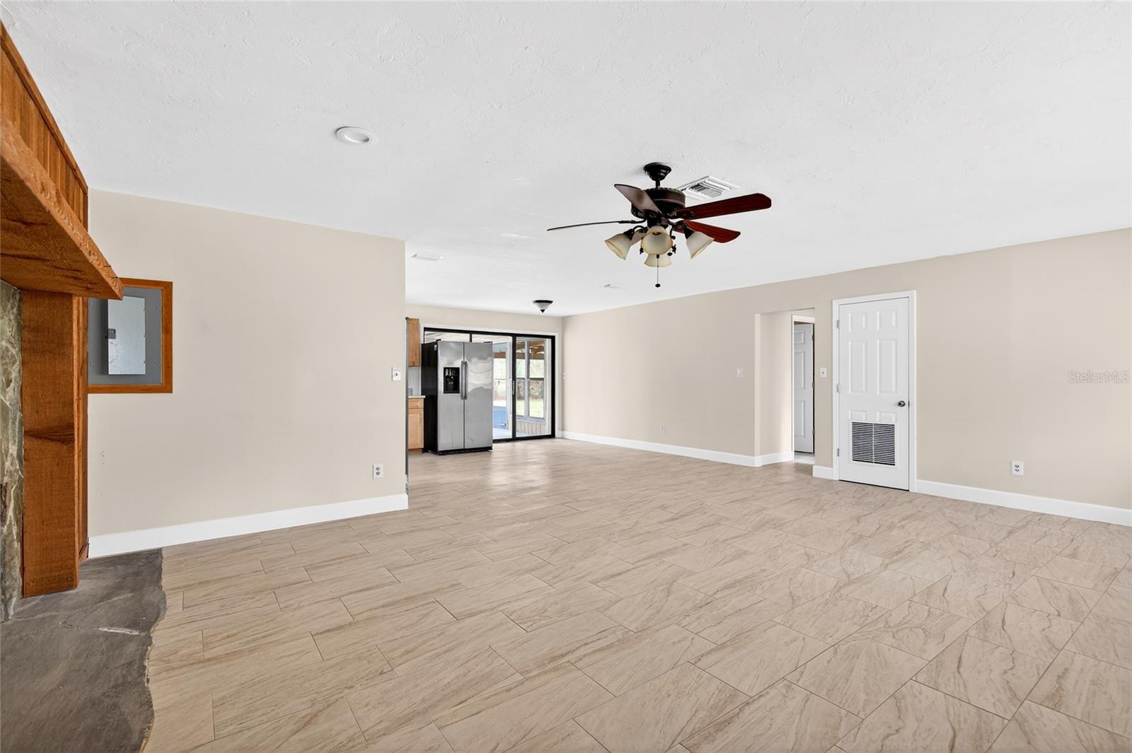 Listing photo id 0 for 4400 139th Lane