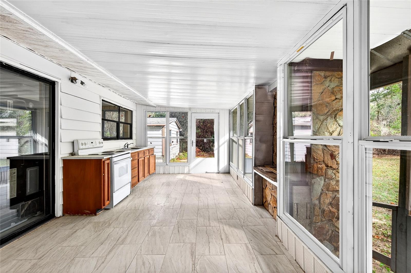 Listing photo id 22 for 4400 139th Lane