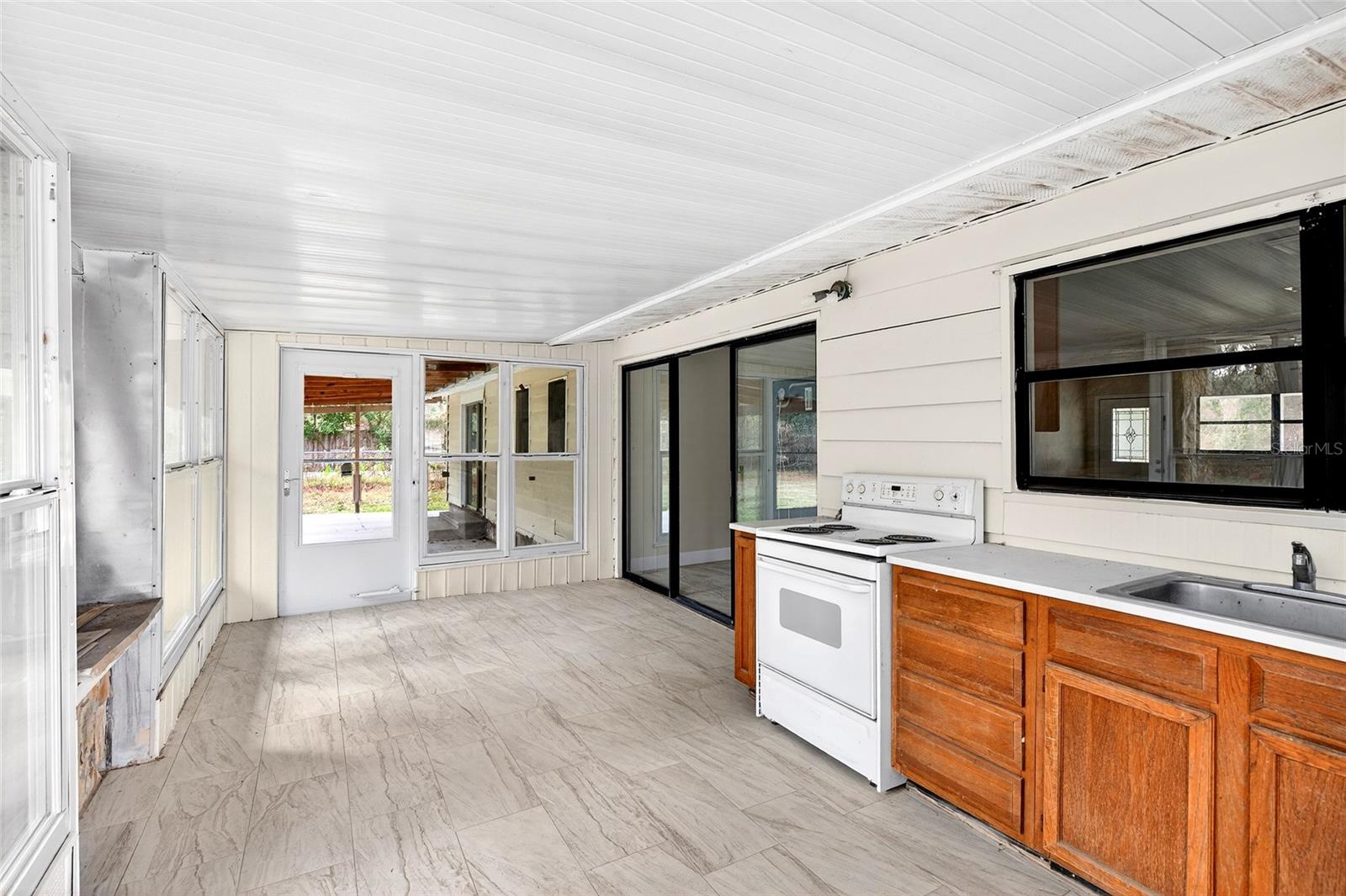 Listing photo id 23 for 4400 139th Lane