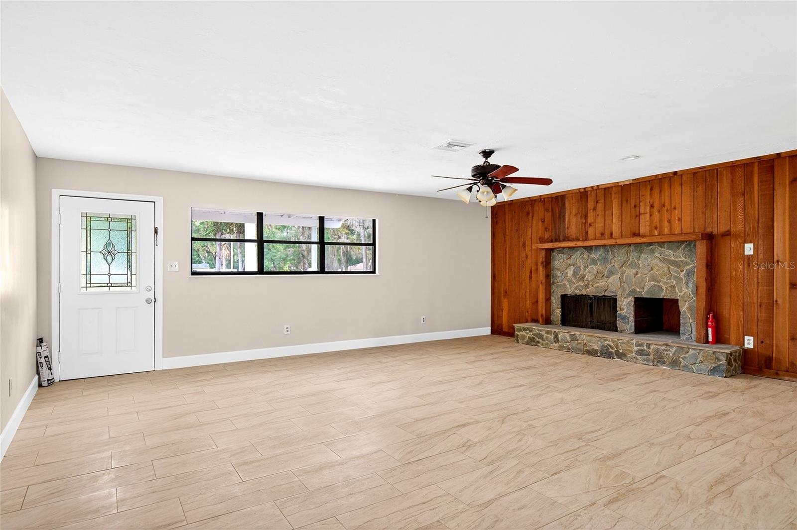 Listing photo id 1 for 4400 139th Lane