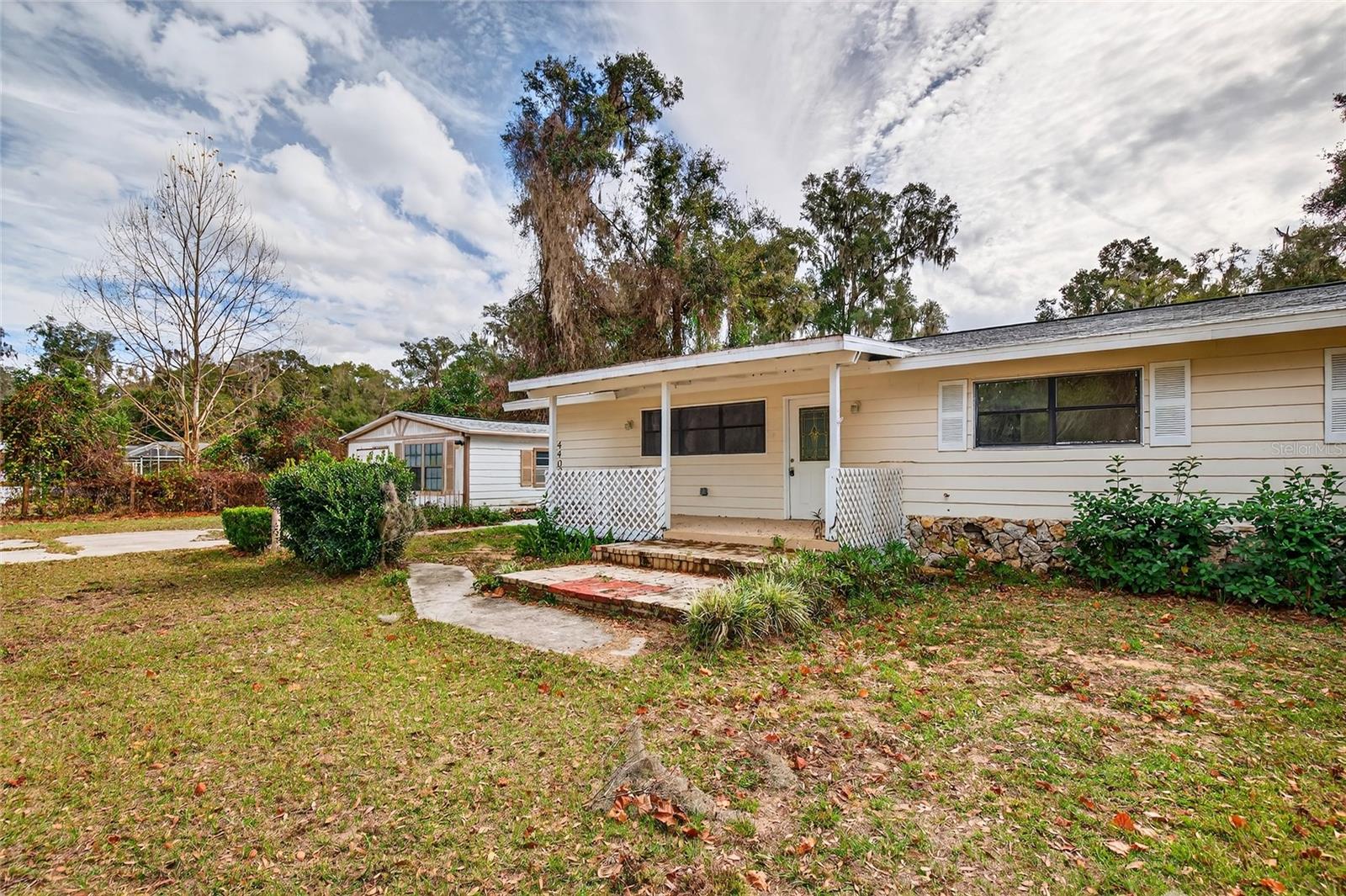 Listing photo id 34 for 4400 139th Lane