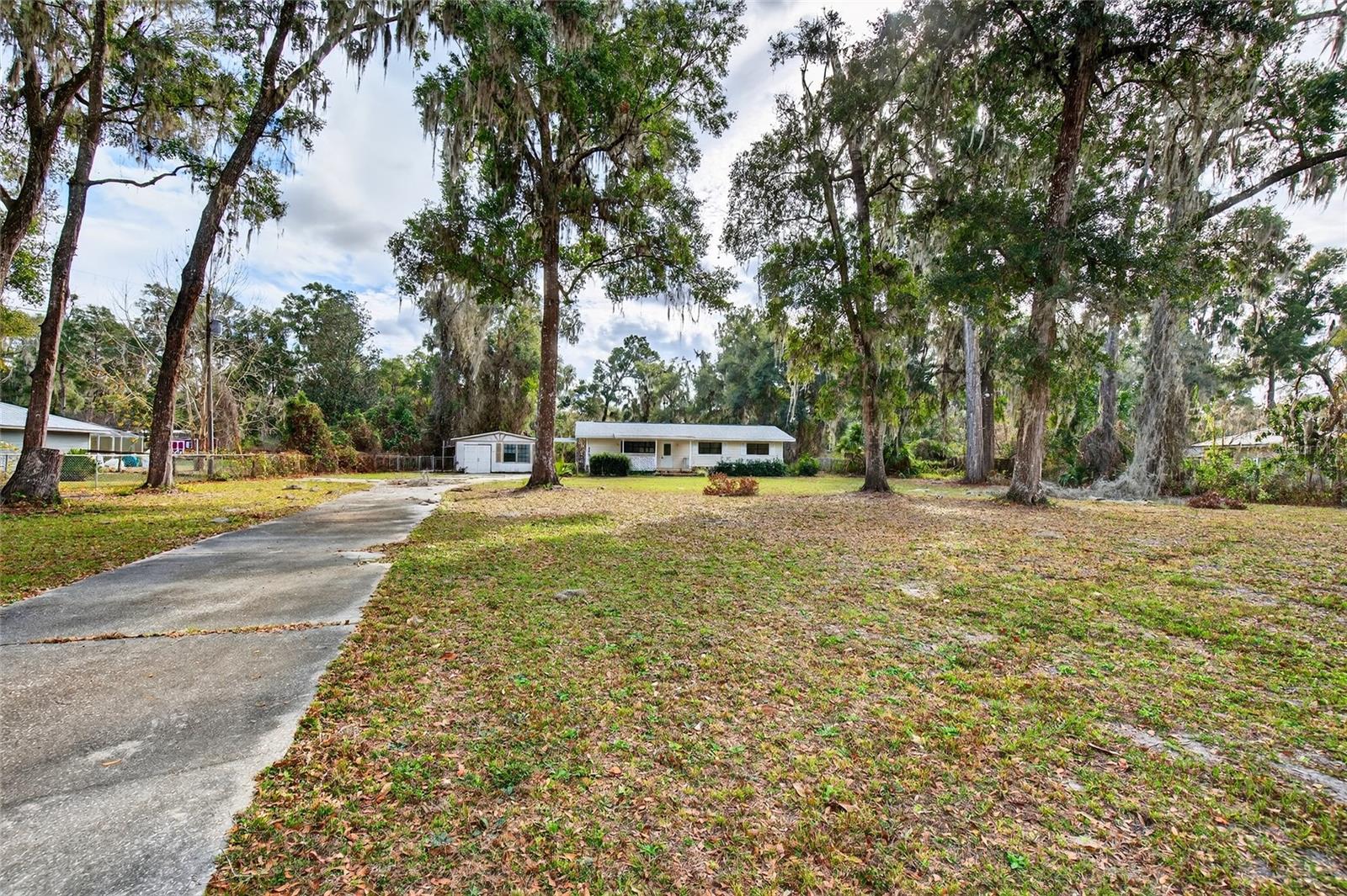 Listing photo id 35 for 4400 139th Lane