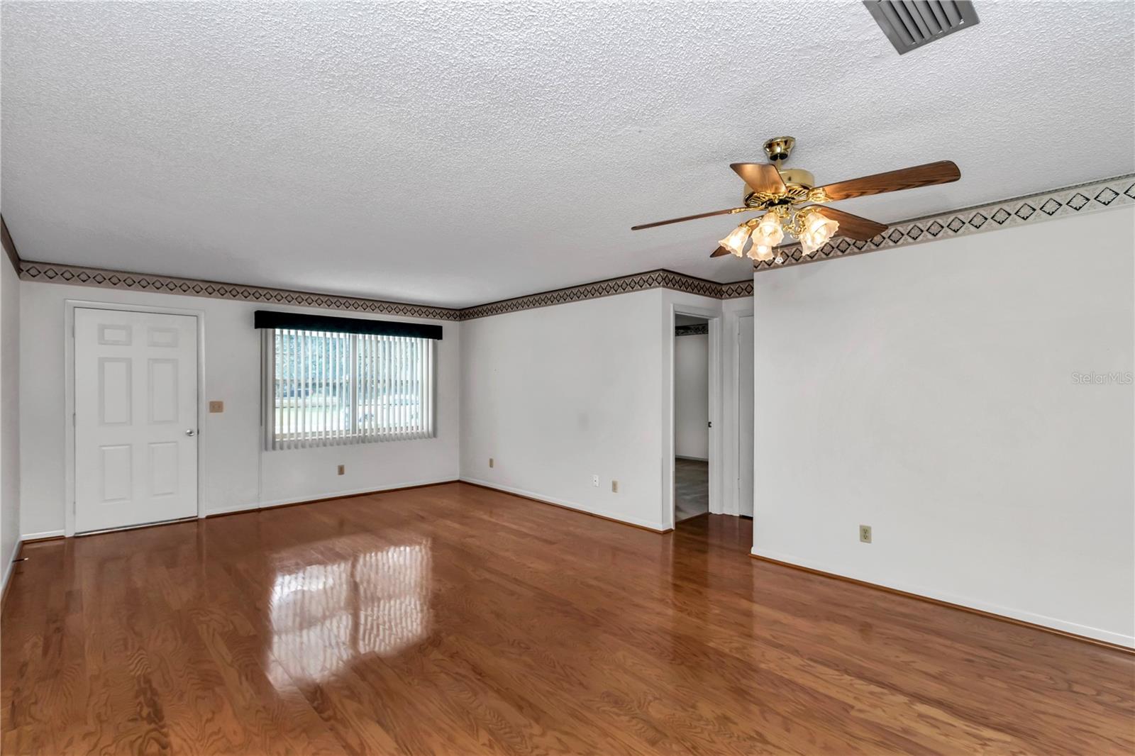 Image 4 of 38 For 8667 97th Street E