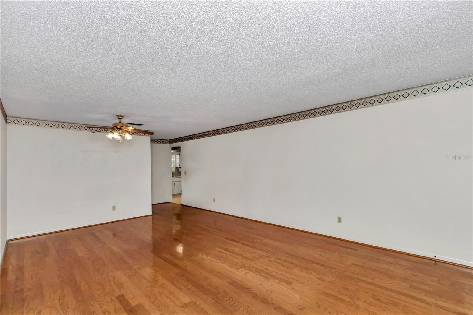 Image 5 of 38 For 8667 97th Street E