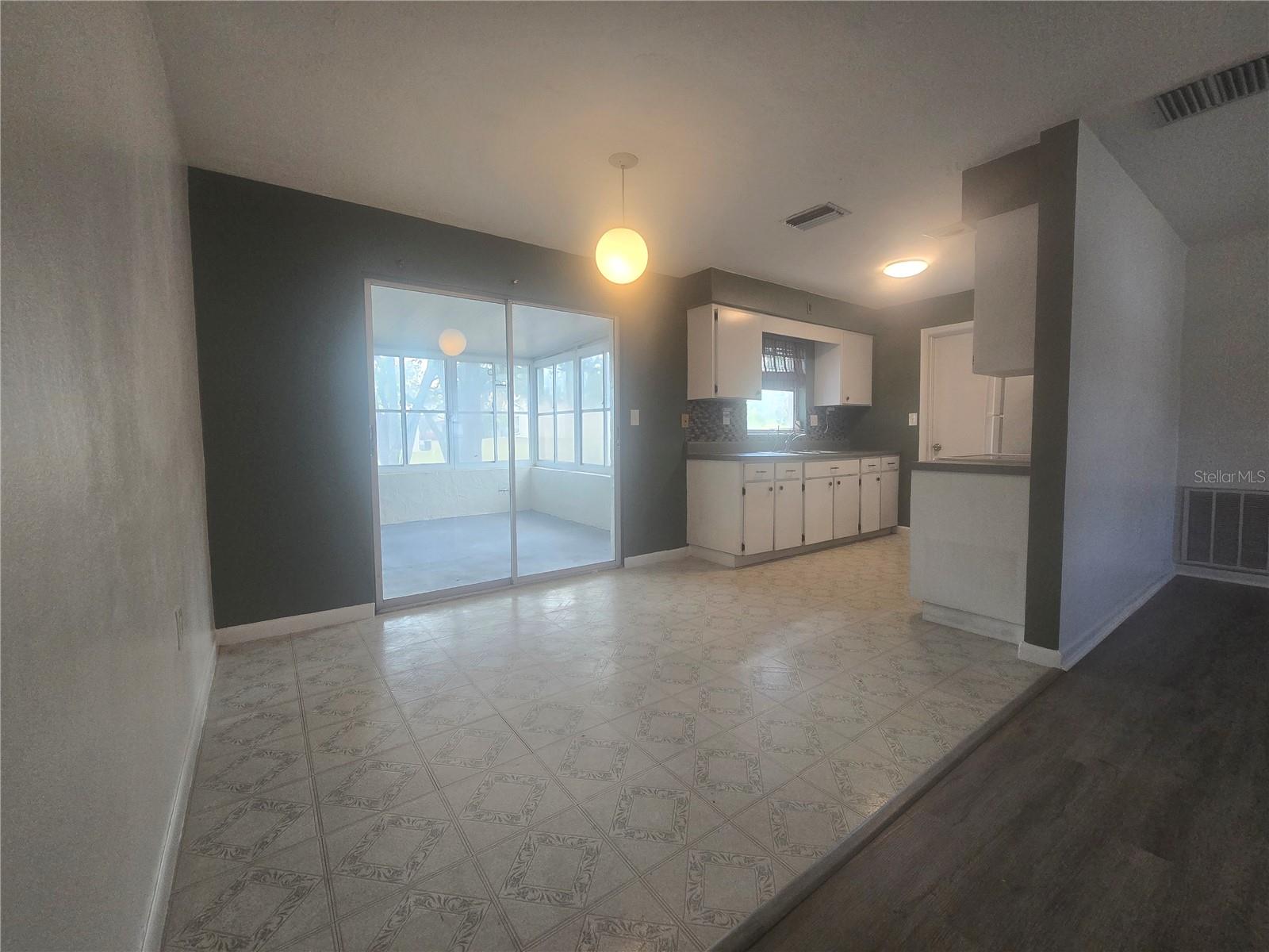 Image 11 of 33 For 75 Osceola Street