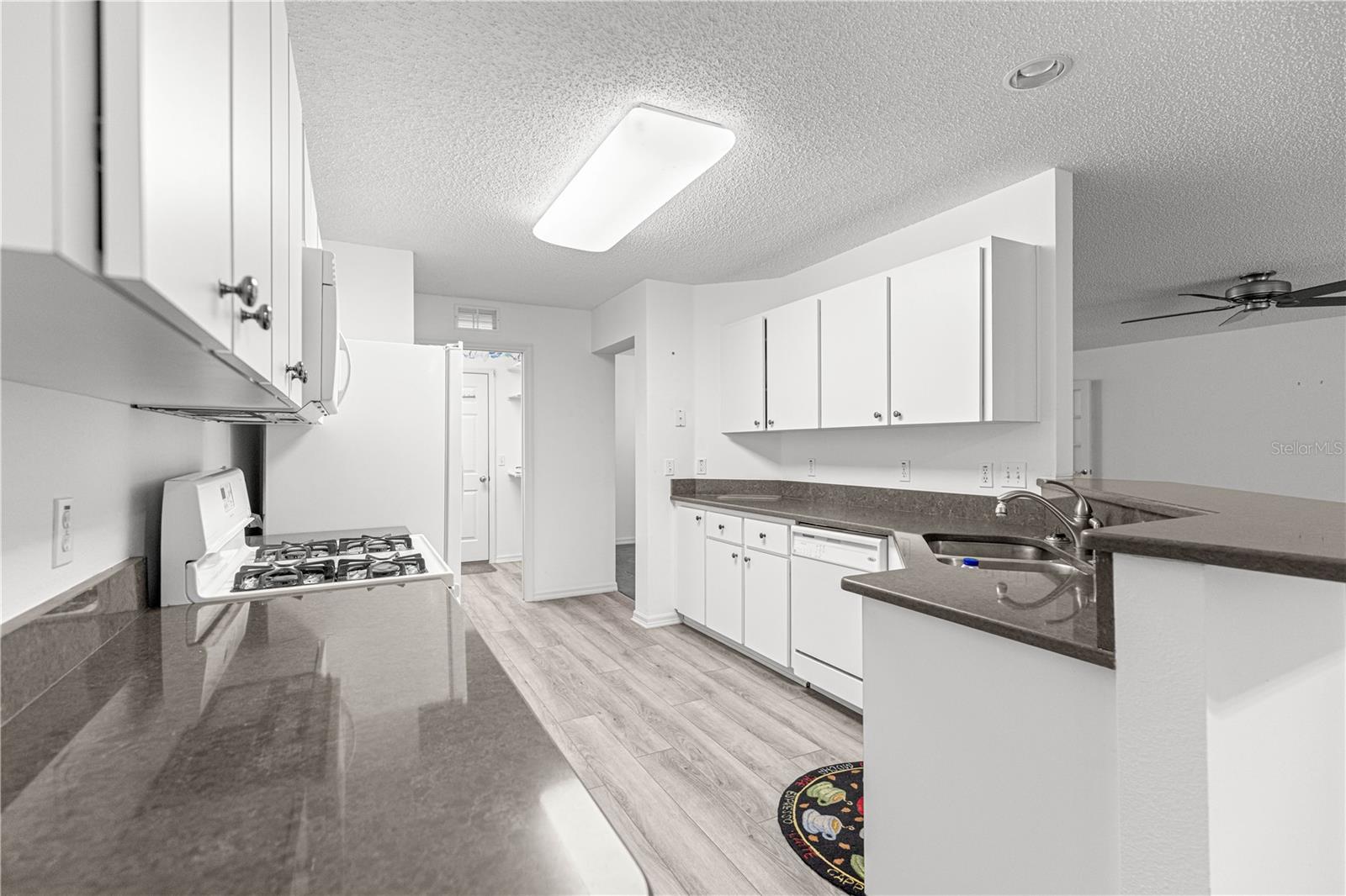 Image 21 of 46 For 9614 93rd Loop