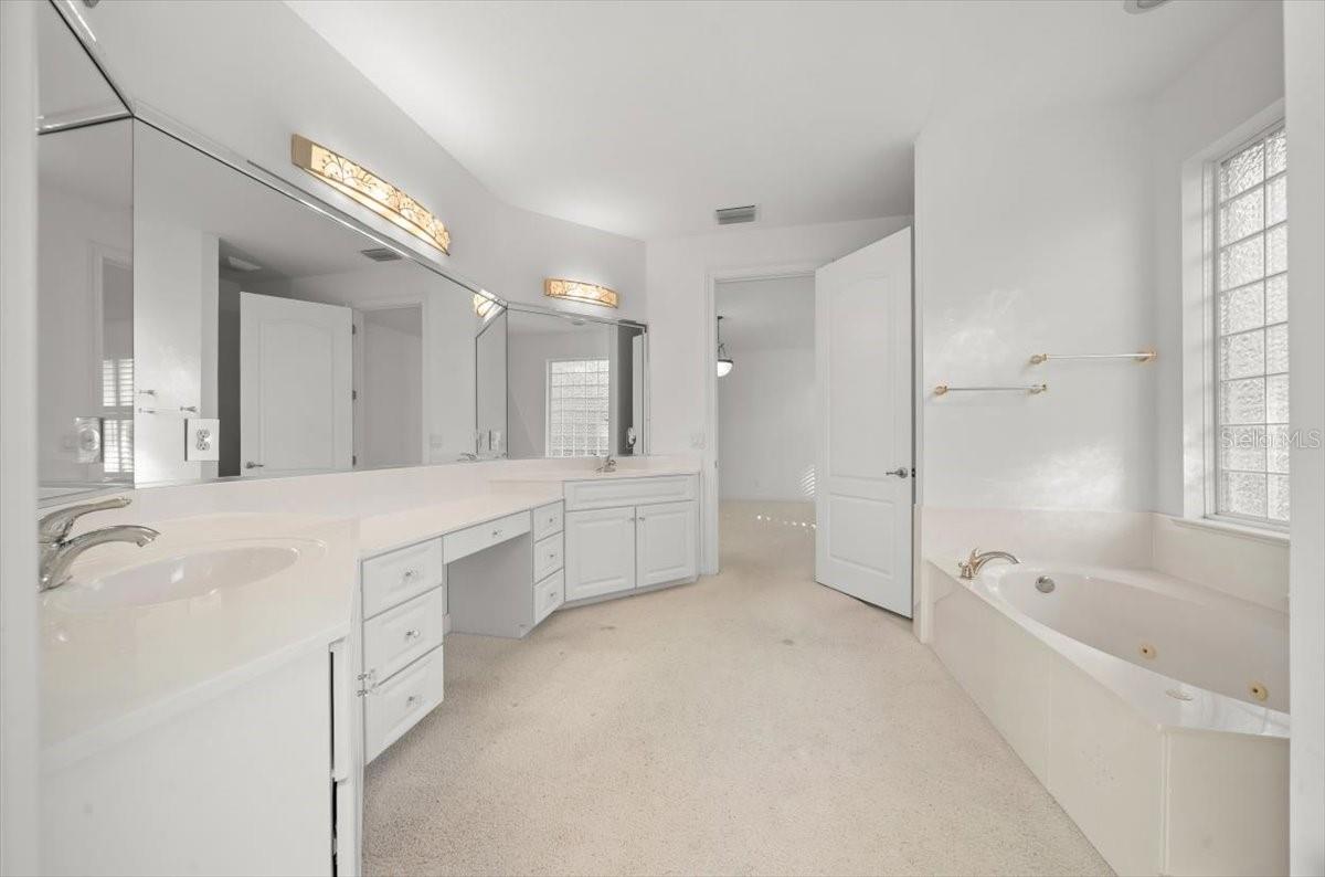 Image 18 of 60 For 4929 2nd Court